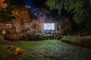 76762543_462178061073295_6639624414293917696_n