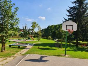 119521026_367356147631717_14323215083250295_n